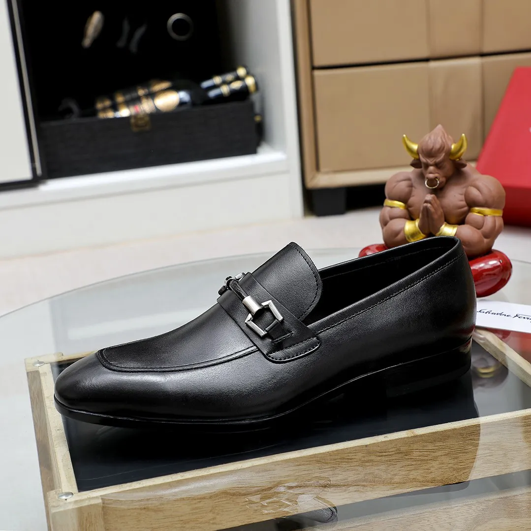 Men's shoes 💰460 🔥Ferragamo's new men's casual slip-on shoes🇨🇳Official website original 1:1 mold, original quality💯Fine workmanship, high-end luxury☘The upper is made of imported Italian first-layer cowhide🌴Luxurious water dyeing🐂Leather lining🍓Rubber wear-resistant and non-slip outsole, breathable and comfortable to wear🍍The first choice for high-grade men, 5 colors available! Code number 38-44 (45.46. Customized)